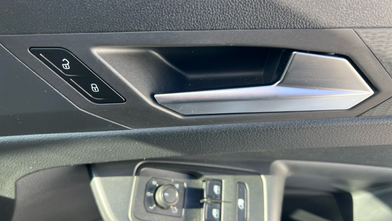 Ford Transit Connect 250 L2 Petrol 1.5 EcoBoost PHEV 150 Limited Van Auto